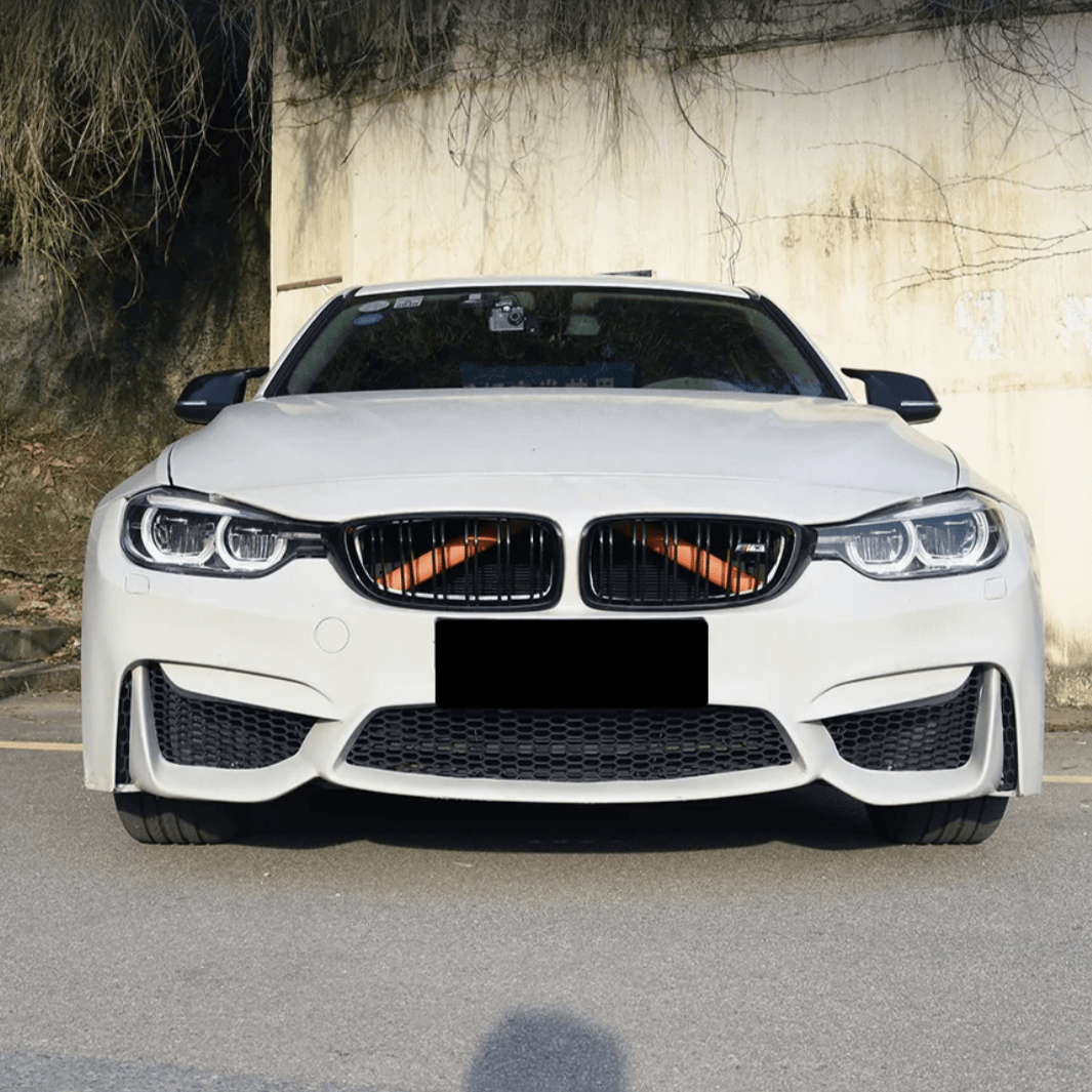https://cdn.shopify.com/s/files/1/0565/4957/2747/files/Garnitures-Barres-de-renfort-de-calandres-avant-V-Brace-Orange-pour-BMW-2_44ba3043-e1d7-48b9-acfc-ce3a21e500af.png?v=1765818024