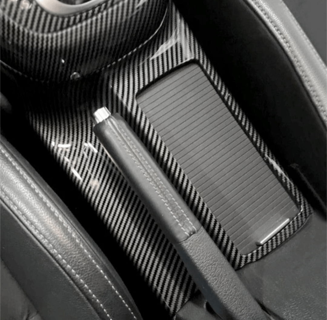 https://cdn.shopify.com/s/files/1/0565/4957/2747/files/Garnitures-de-console-centrale-habillage-interieur-carbone-pour-Volkswagen-Golf-6-3.png?v=1761580767