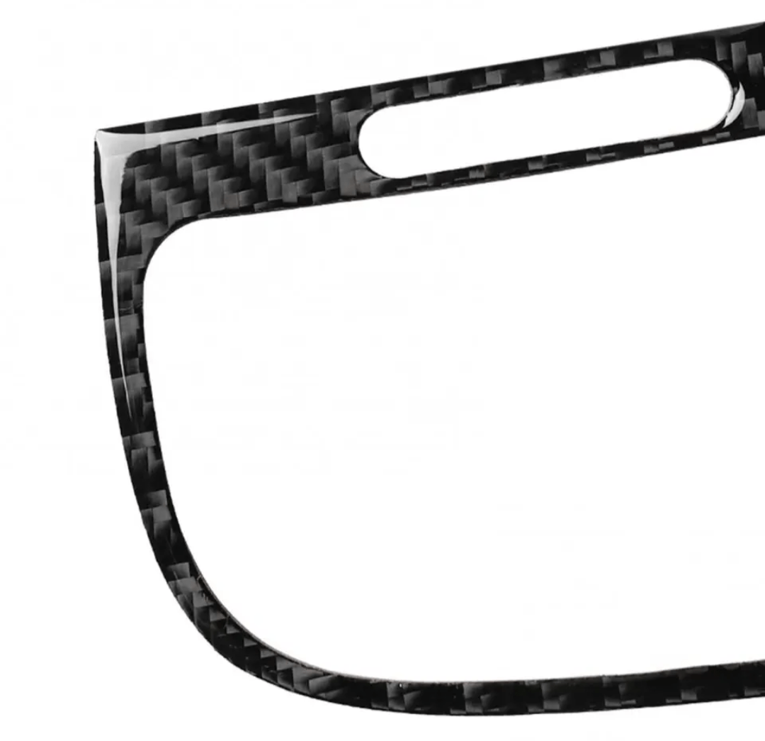 https://cdn.shopify.com/s/files/1/0565/4957/2747/files/Inserts-interieurs-carbone-tableau-de-bord-console-centrale-pour-Volkswagen-Golf-6-4_13f39ba5-8279-4721-8fcc-24a21802d004.png?v=1765641366