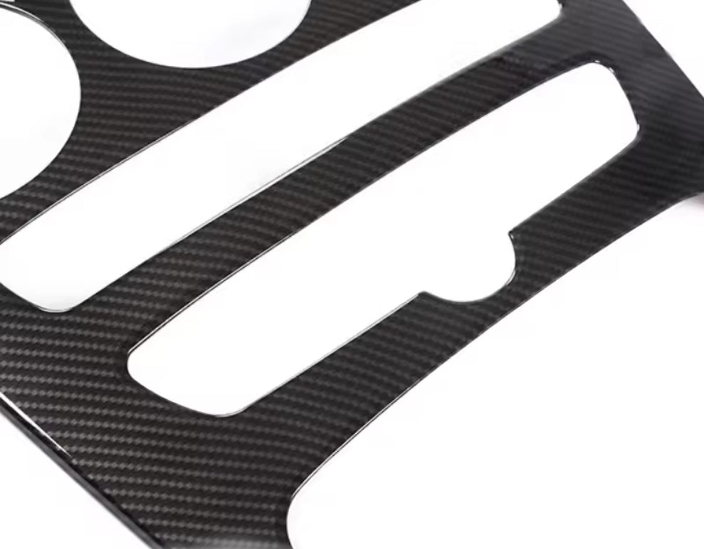 https://cdn.shopify.com/s/files/1/0565/4957/2747/files/Interieur_carbone_mercedes_classe_e_w213-3.jpg?v=1765583696