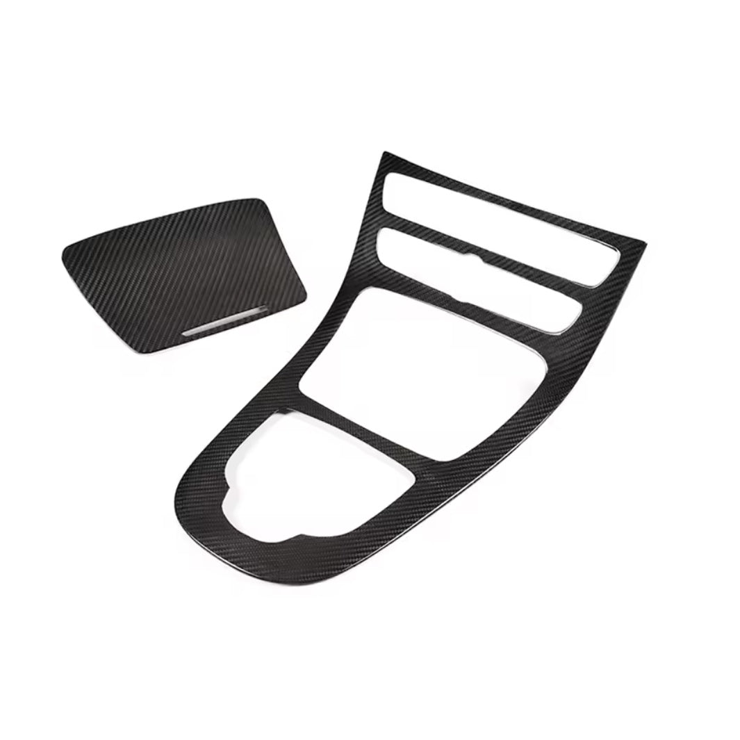 https://cdn.shopify.com/s/files/1/0565/4957/2747/files/Interieur_carbone_mercedes_classe_e_w213.jpg?v=1765583696