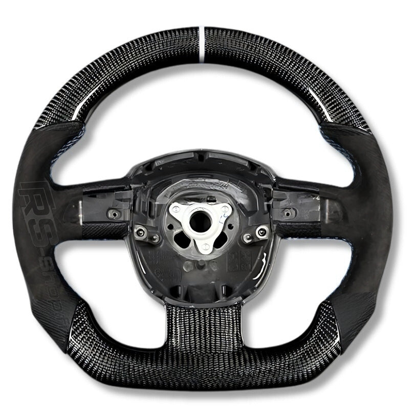 https://cdn.shopify.com/s/files/1/0727/0635/9572/files/Volant_Carbone_Blanc_A4_B7_alcantara.jpg?v=1770224215