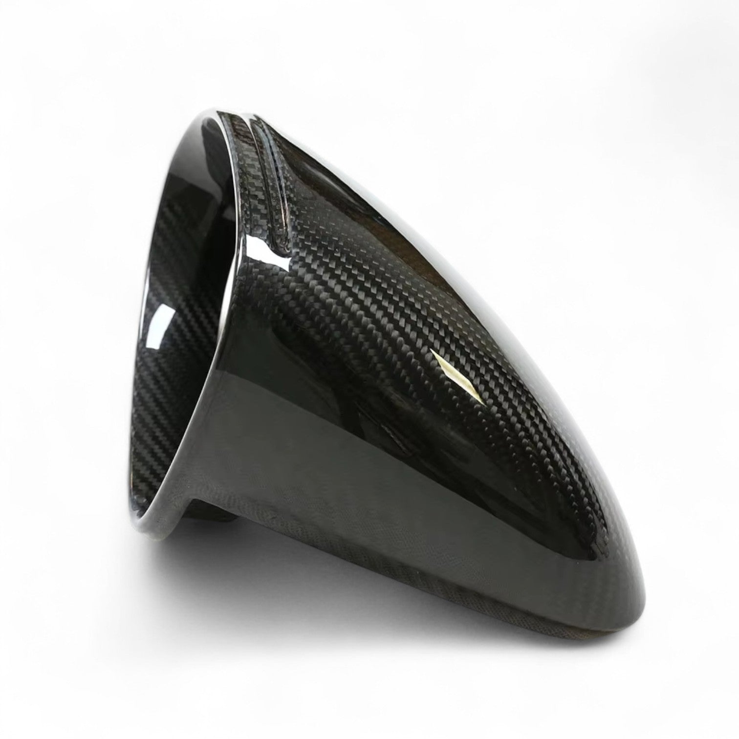 https://cdn.shopify.com/s/files/1/0565/4957/2747/files/porsche-cayenne-carbon-mirror-caps5.jpg?v=1763972994