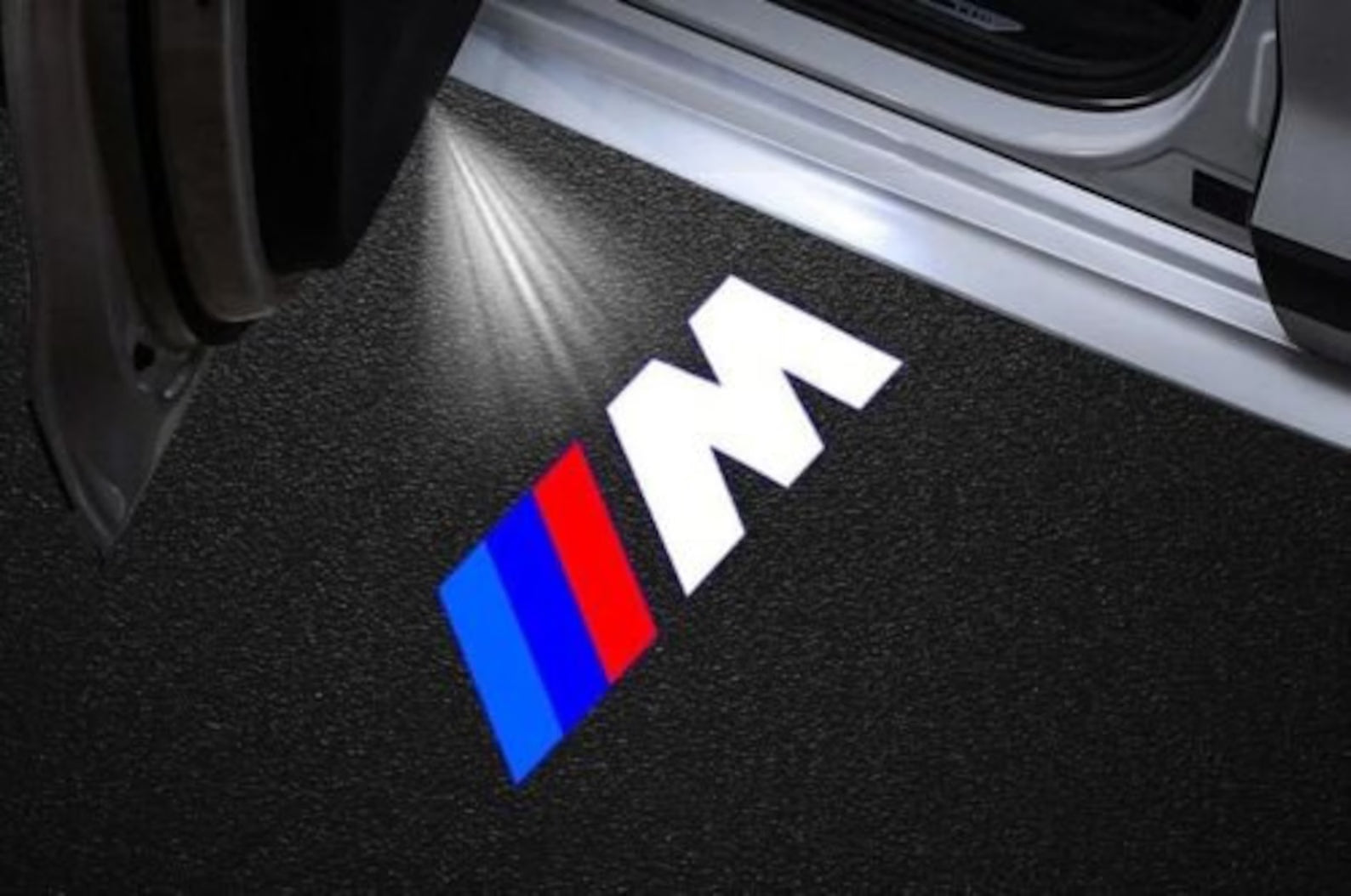2x LEDs de Portes BMW M Logo Projecteur Lumière - vue de face - Becquet Voiture
