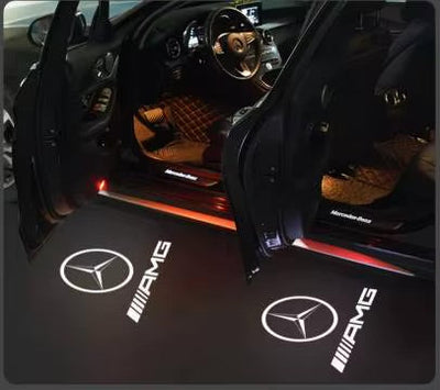 2x LEDs de Portes Logo AMG Mercedes CLA CLS E - vue de profil - Becquet Voiture