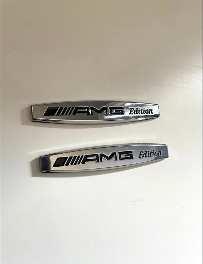 2x Logos Ailes Mercedes AMG Edition Chrome - vue de face - Becquet Voiture