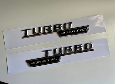 2x Logos Ailes Mercedes Turbo 4Matic - Finition Chrome - vue arrière - Becquet Voiture