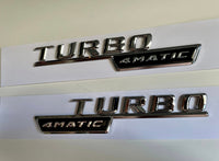 2x Logos Ailes Mercedes Turbo 4Matic - Finition Chrome - vue de face - Becquet Voiture
