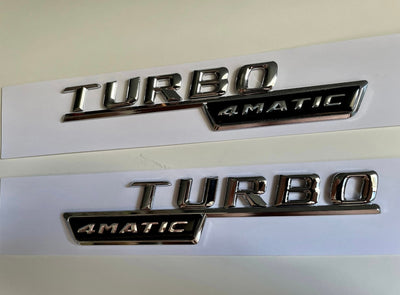 2x Logos Ailes Mercedes Turbo 4Matic - Finition Chrome - vue de face - Becquet Voiture