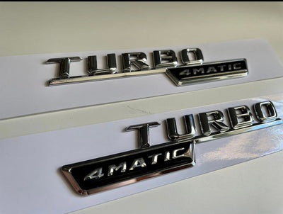 2x Logos Ailes Mercedes Turbo 4Matic - Finition Chrome - vue de profil - Becquet Voiture