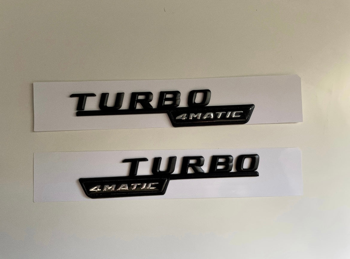 2x Logos Ailes Mercedes Turbo 4Matic - Finition Noir - vue de face - Becquet Voiture