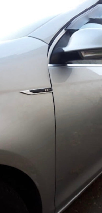 2x Logos Ailes Volkswagen R-Line 147mm - vue de profil - Becquet Voiture