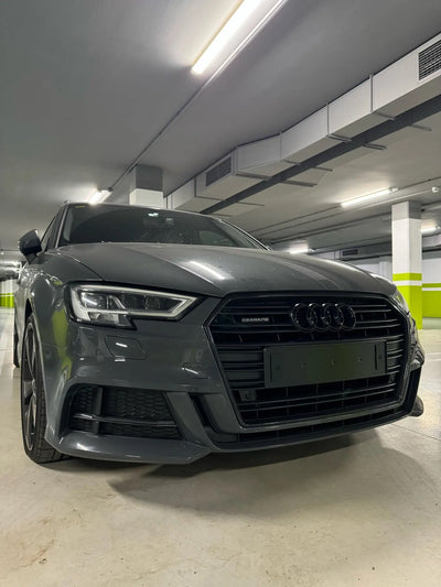 2x Logos Audi Noir Brillant A1, A3, A4 A5 - vue de profil - Becquet Voiture