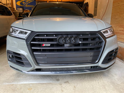 2x Logos Audi Noir Brillant Q2, Q3, Q5 Q7 - vue de profil - Becquet Voiture