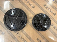 2x Logos Volkswagen Golf VII 7.5 Facelift Carbone 17+ - vue de face - Becquet Voiture