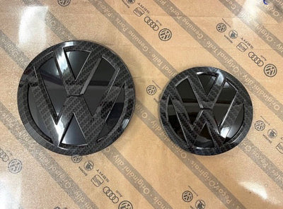 2x Logos Volkswagen Golf VII 7.5 Facelift Carbone 17+ - vue de face - Becquet Voiture