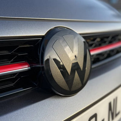 2x Logos Volkswagen Golf VII 7.5 Noir Brillant ACC - vue arrière - Becquet Voiture