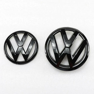 2x Logos VW Golf VI 6 Noir Brillant 2008-2013 - vue de face - Becquet Voiture