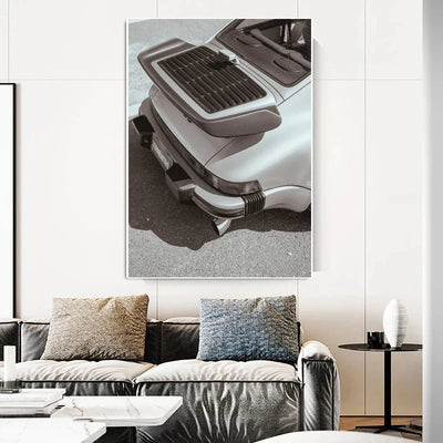 https://cdn.shopify.com/s/files/1/0565/4957/2747/files/Affiche-noir-et-blanc-vintage-voiture-ancienne-Porsche-911-et-356-4.webp?v=1761583119