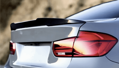 https://cdn.shopify.com/s/files/1/0565/4957/2747/files/Aileron-Becquet-de-coffre-look-M-Performance-pour-BMW-Serie-3-F30-M3-F80-2012-a-2019-11.png?v=1761579081