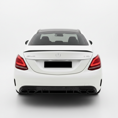Becquet Mercedes Classe C W205 C63 AMG Berline 2013-2021 noir installe sur voiture blanche