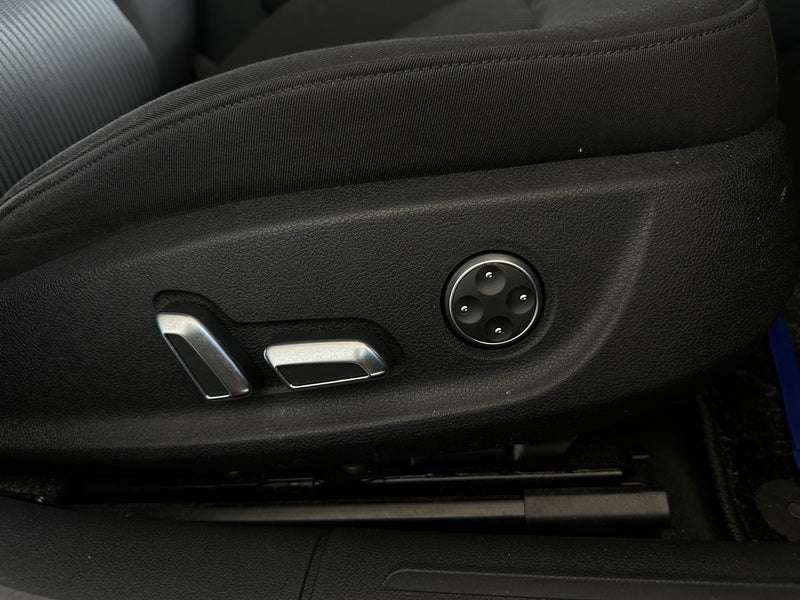 https://cdn.shopify.com/s/files/1/0565/4957/2747/files/Boutons-reglage-de-sieges-conducteur-et-passager-electriques-pour-Audi-A4-S4-RS4-B9-2015-a-2024.png?v=1761602002