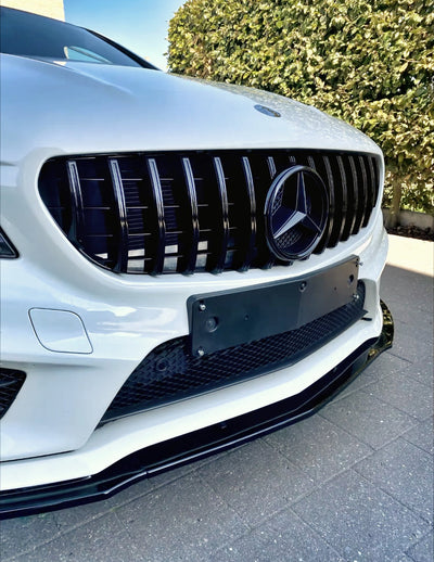 https://cdn.shopify.com/s/files/1/0565/4957/2747/files/Calandre-Panamericana-AMG-GTR-pour-Mercedes-CLA-C117-2013-2019-2.jpg?v=1761574494