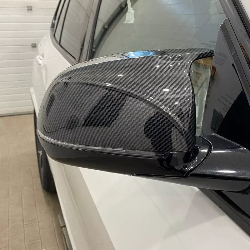 https://cdn.shopify.com/s/files/1/0565/4957/2747/products/Coques-de-retroviseurs-en-fibre-de-carbone-type-M-Performance-pour-BMW-X7-G07-2019-2025-10.jpg?v=1761604214