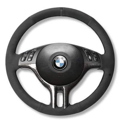 https://cdn.shopify.com/s/files/1/0727/0635/9572/files/CouvreVolantBMWE46Alcantaranoir_1.jpg?v=1771856090