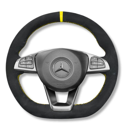 https://cdn.shopify.com/s/files/1/0727/0635/9572/files/CouvreVolantMercedesAMGW205Alcantarajaune.jpg?v=1768169147