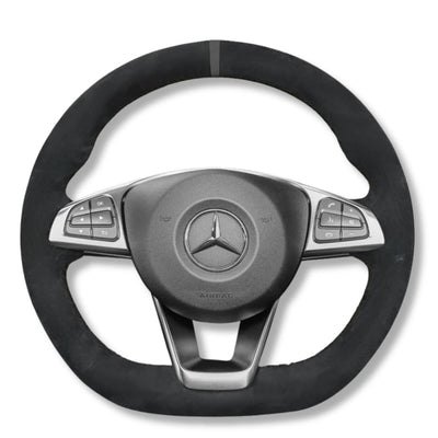 https://cdn.shopify.com/s/files/1/0727/0635/9572/files/CouvreVolantMercedesAMGW205Alcantaranoir.jpg?v=1768169147