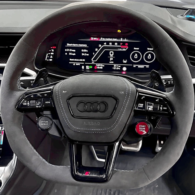 https://cdn.shopify.com/s/files/1/0727/0635/9572/files/Couvre_volant_audi_RS6_C8_Alcant_rouge.jpg?v=1754164424