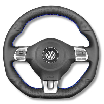 https://cdn.shopify.com/s/files/1/0727/0635/9572/files/Couvre_volant_GOLF_6_CUIR_BLEU.jpg?v=1754213880