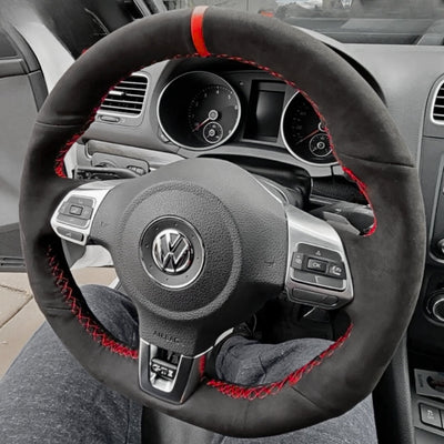 https://cdn.shopify.com/s/files/1/0727/0635/9572/files/Couvre_volant_GOLF_6_GTI_Alcantara.jpg?v=1754213880