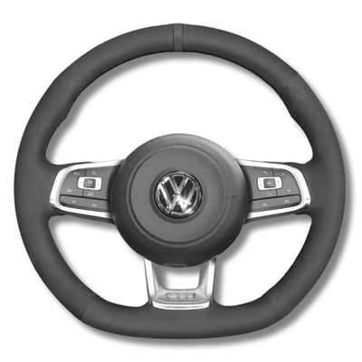 https://cdn.shopify.com/s/files/1/0727/0635/9572/files/Couvre_volant_GOLF_7_Alcantara_Noir.jpg?v=1754215922