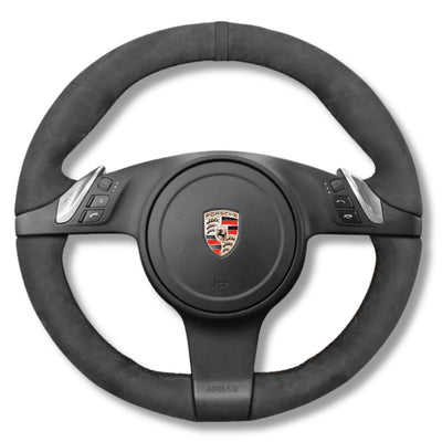 https://cdn.shopify.com/s/files/1/0727/0635/9572/files/Couvre_volant_alcanta_991_Noir_3de4b80f-5e9d-4667-91f1-77b003f5b298.jpg?v=1754330832