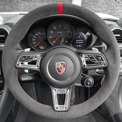 https://cdn.shopify.com/s/files/1/0727/0635/9572/files/Couvre_volant_alcantara_992.jpg?v=1754330791