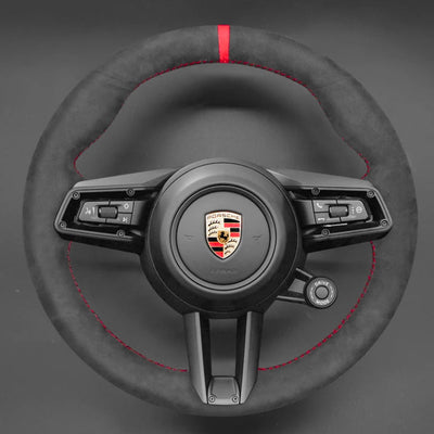 https://cdn.shopify.com/s/files/1/0727/0635/9572/files/Couvre_volant_alcantara_992_Rouge.jpg?v=1754330194