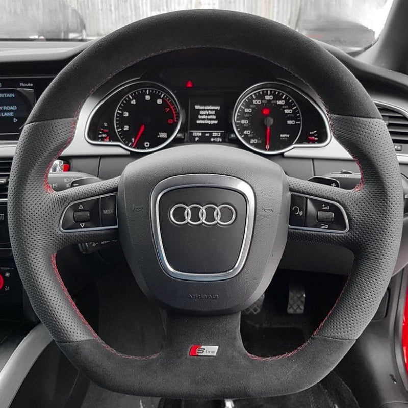 https://cdn.shopify.com/s/files/1/0727/0635/9572/files/CouvreVolantaudiA38pA4B7alcantara.jpg?v=1711632471