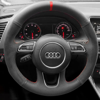 https://cdn.shopify.com/s/files/1/0727/0635/9572/files/Couvre_volant_audi_B8_Rond_alcant_cuir.jpg?v=1754167460