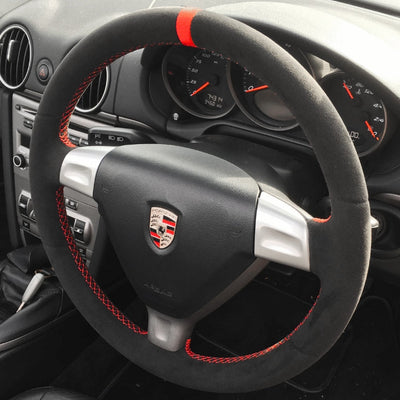 https://cdn.shopify.com/s/files/1/0727/0635/9572/files/Couvrevolantalcantara997987Porsche.jpg?v=1754329644