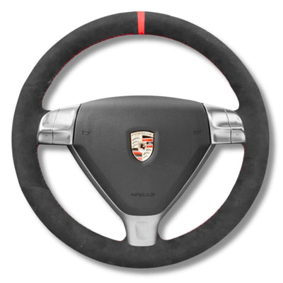 https://cdn.shopify.com/s/files/1/0727/0635/9572/files/Couvrevolantalcantara997Rouge.jpg?v=1754329644