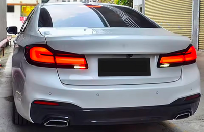 https://cdn.shopify.com/s/files/1/0565/4957/2747/files/Feux-Arrieres-OLED-Look-LCI-G30-pour-BMW-Serie-5-G30-2017-2024-4.png?v=1761603731