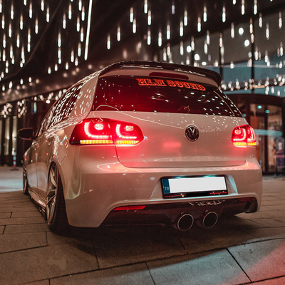 https://cdn.shopify.com/s/files/1/0565/4957/2747/files/Feux-arrieres-LED-pour-VW-Golf-6-2008-a-2012-4.png?v=1761603690