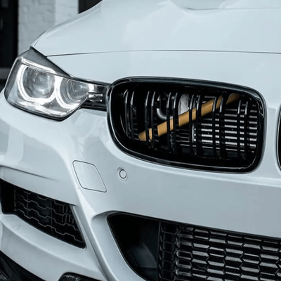 https://cdn.shopify.com/s/files/1/0565/4957/2747/files/Garnitures-Barres-de-renfort-de-calandres-avant-V-Brace-Jaunes-pour-BMW_589270aa-74a2-492f-9ccd-3a8a0352d503.png?v=1765818024