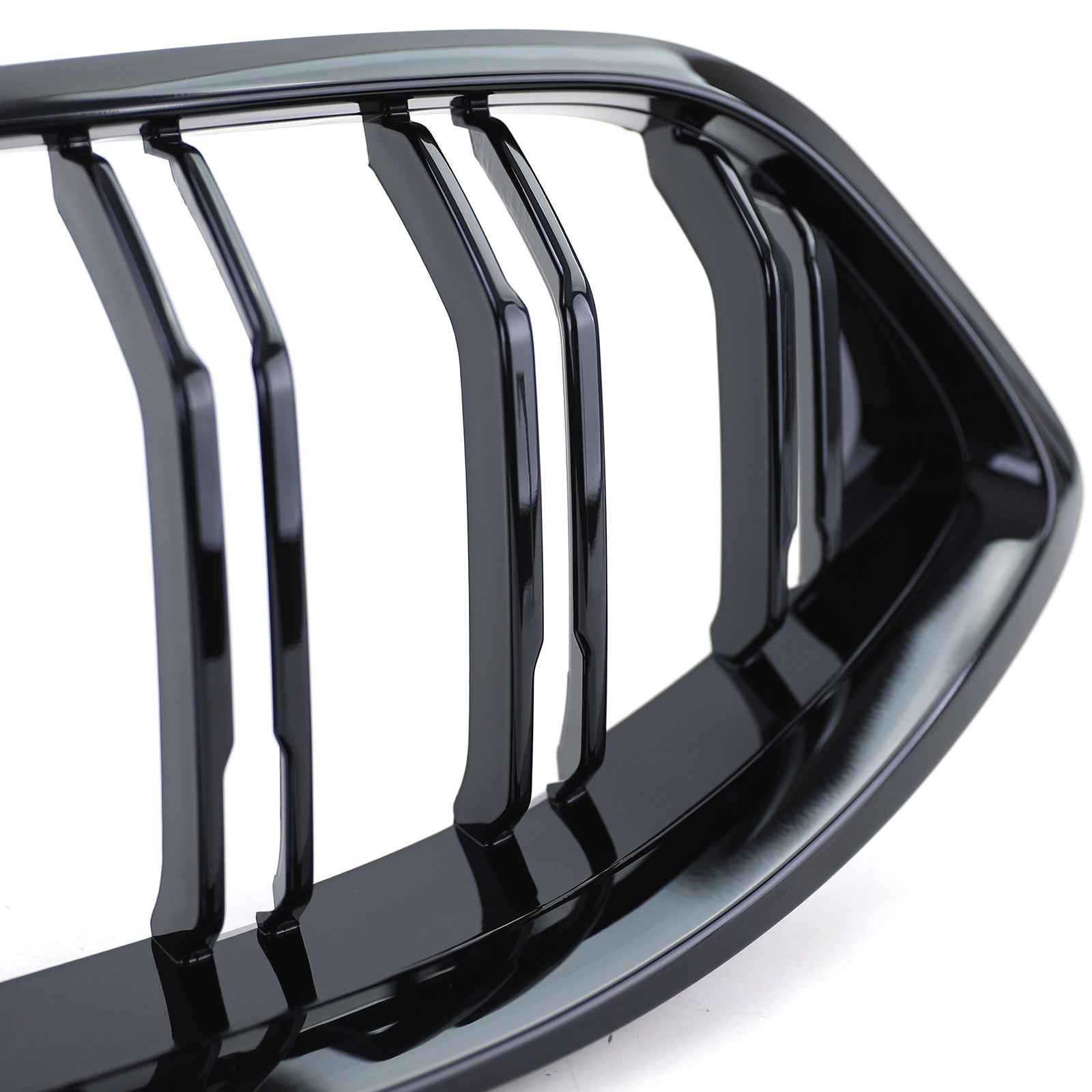 https://cdn.shopify.com/s/files/1/0565/4957/2747/files/Grilles-de-calandre-Noir-Brillant-type-M-Performance-pour-BMW-Serie-8-G15-2018-2025-5.jpg?v=1761587717