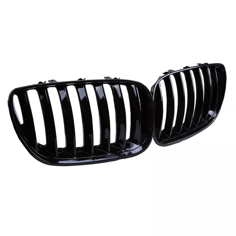 https://cdn.shopify.com/s/files/1/0565/4957/2747/products/Grilles-de-calandre-Noir-Brillant-type-M-Performance-pour-BMW-X5-E53-1999-2006.jpg?v=1761575678