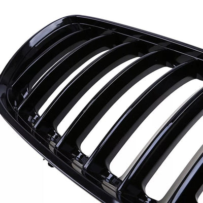 https://cdn.shopify.com/s/files/1/0565/4957/2747/products/Grilles-de-calandre-Noir-Brillant-type-M-Performance-pour-BMW-X5-E53-1999-2006-4.jpg?v=1761575689