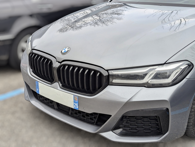 https://cdn.shopify.com/s/files/1/0565/4957/2747/files/Grilles-de-calandre-Noir-Brillant-type-M3-Competition-BMW-Serie-3-G20-2018-Aujourdhui.png?v=1761574127