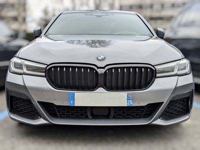 https://cdn.shopify.com/s/files/1/0565/4957/2747/files/Grilles-de-calandre-Noir-Brillant-type-M3-Competition-BMW-Serie-3-G20-2018-Aujourdhui-3.png?v=1761574143